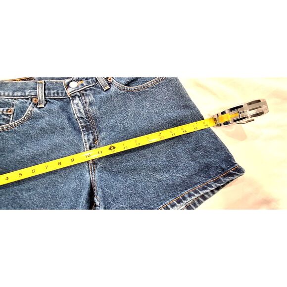Vintage Girls Womens Levi's High Waist Jean Shorts Classic Blue Red Tab Sz 9 Jr. - Picture 9 of 11